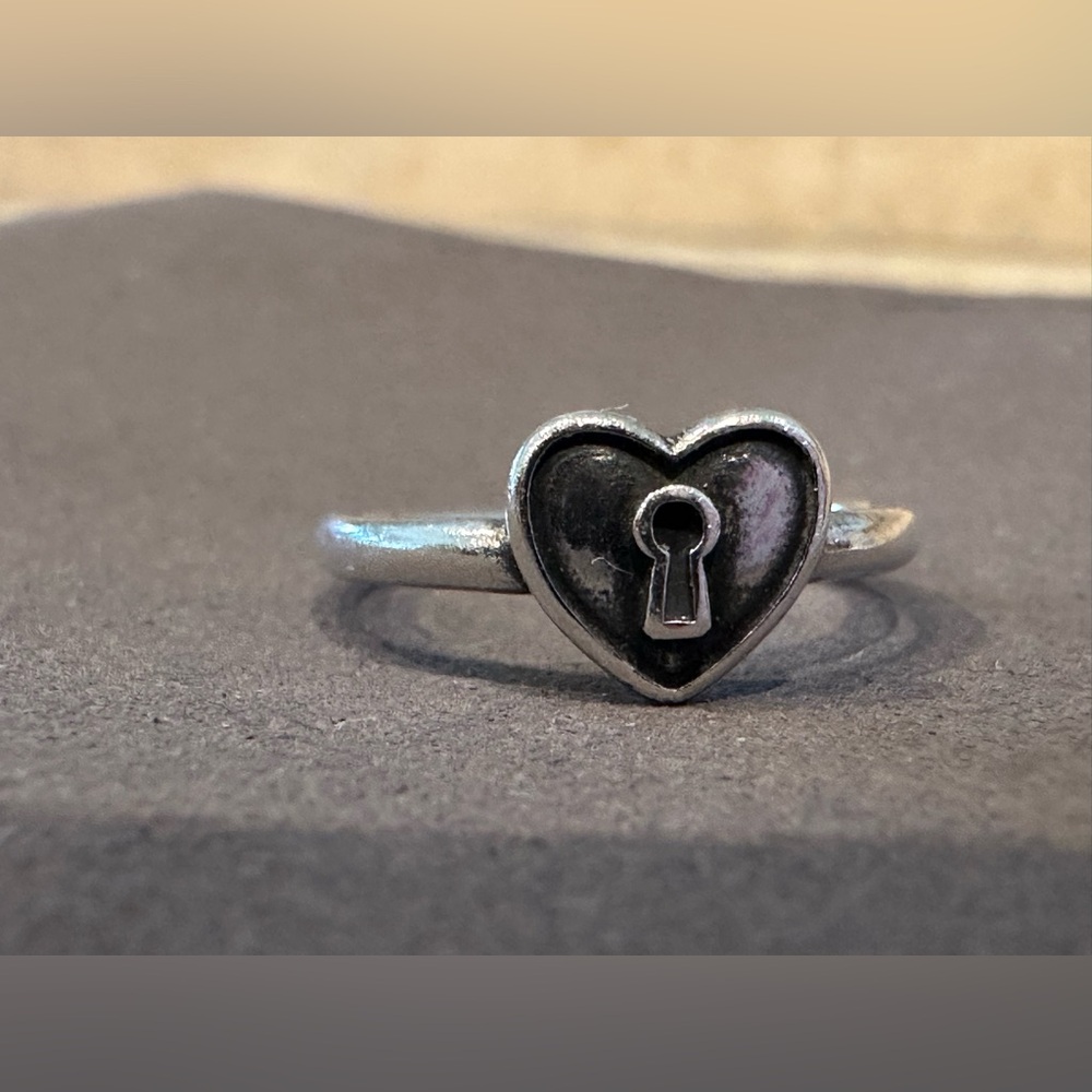 James Avery Retired Love Unlocked Ring